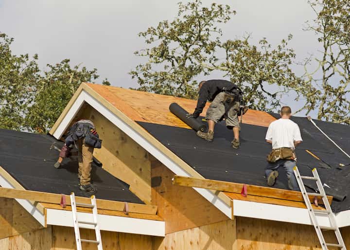 Professional roofers in Opelika